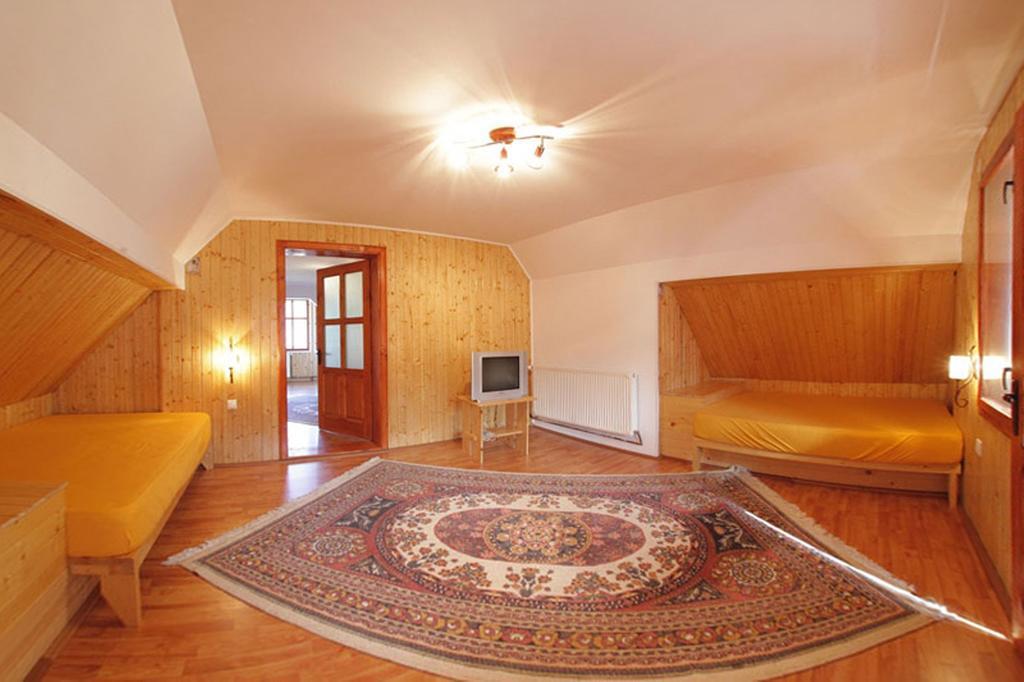 Pensiunea Flori De Camp Vatra Dornei Kamer foto